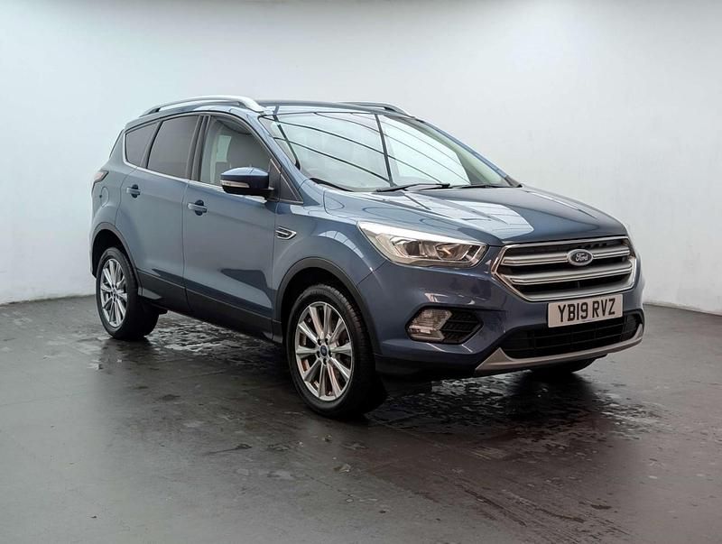 Usado Ford Kuga Titanium 120 HP (88 kW) 2019 Azul SUV