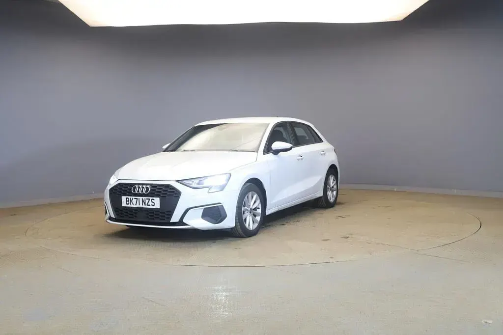 Used Audi A3 Sportback Design 110 HP (80 kW) 2021 White Hatchback