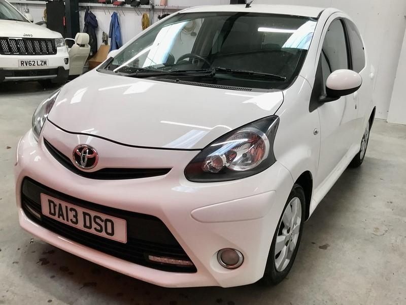 Used Toyota Aygo 68 HP (50 kW) 2013 White Hatchback