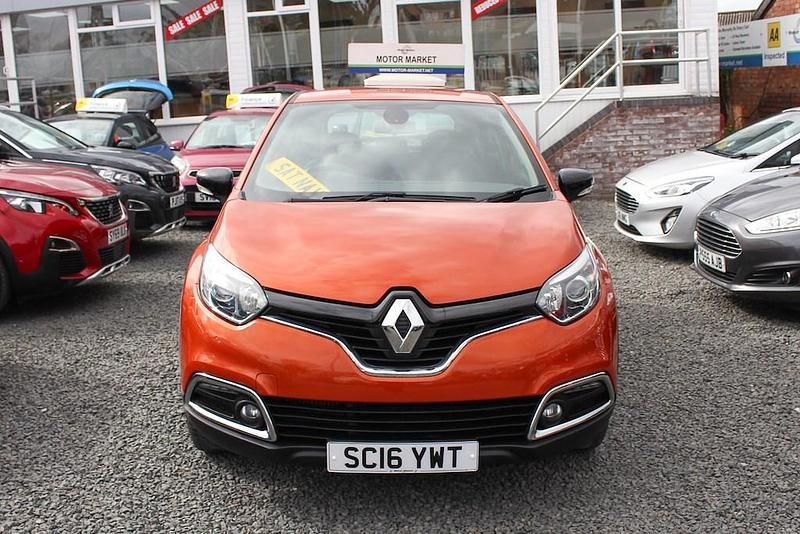 Used Renault Captur Dynamique 90 HP (66 kW) 2016 Orange SUV