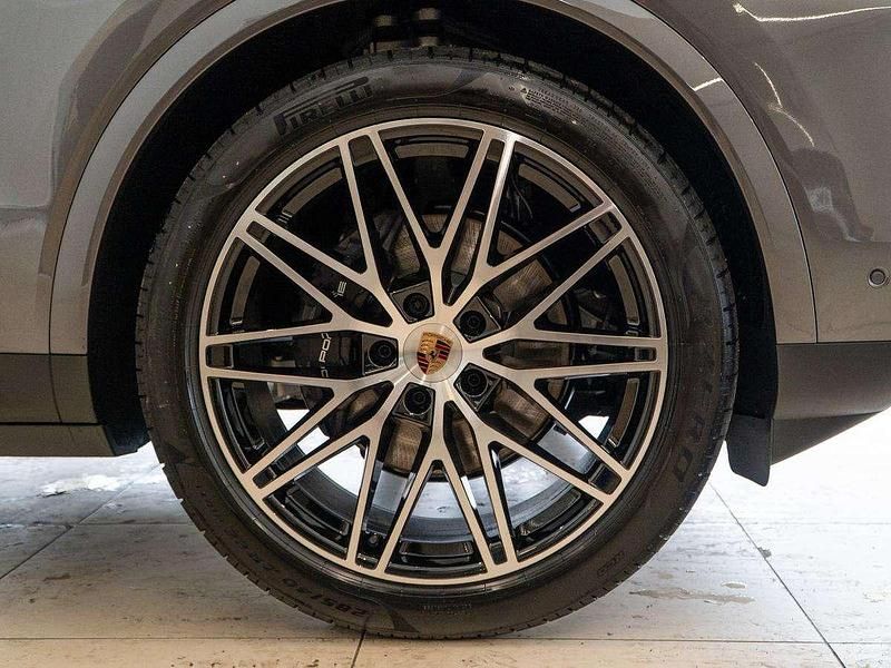 Used Porsche Cayenne 349 HP (256 kW) 2025 Grey SUV