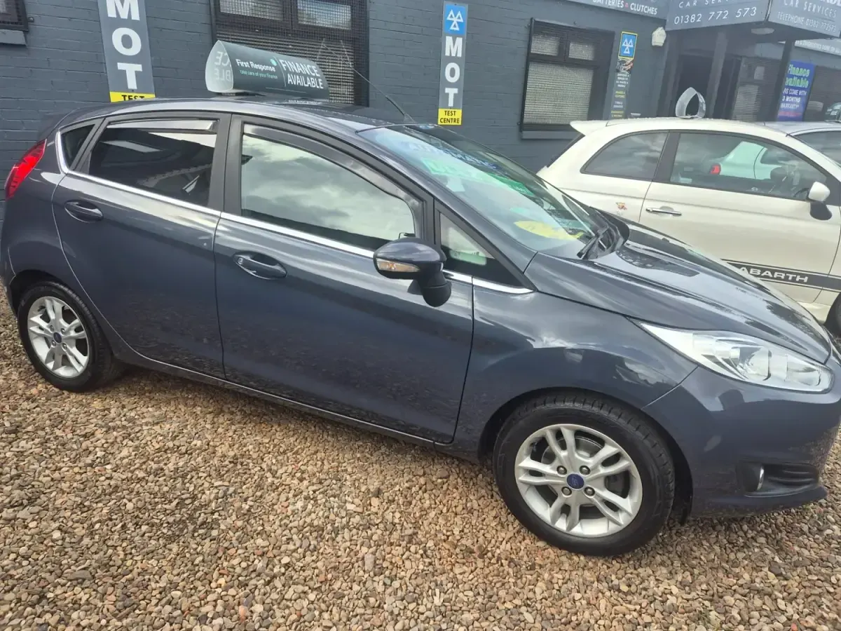 Second-hand Ford Fiesta Zetec 2013 Gri Hatchback