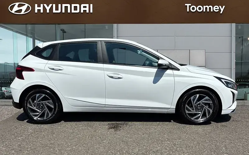 Used Hyundai i20 Advanced 101 HP (74 kW) 2025 White Hatchback