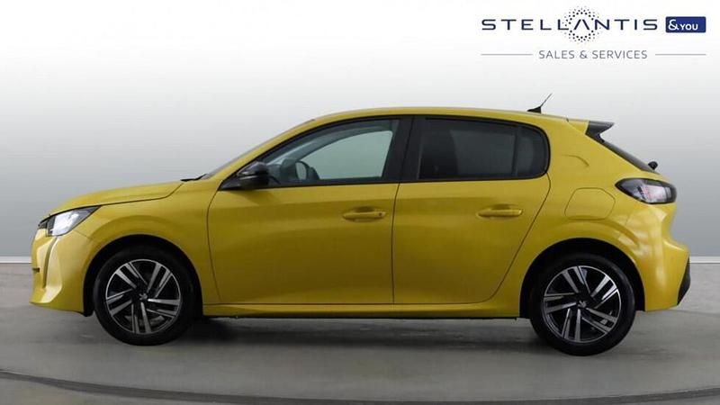 Used Peugeot 208 Active+ 102 HP (75 kW) 2023 Yellow Hatchback