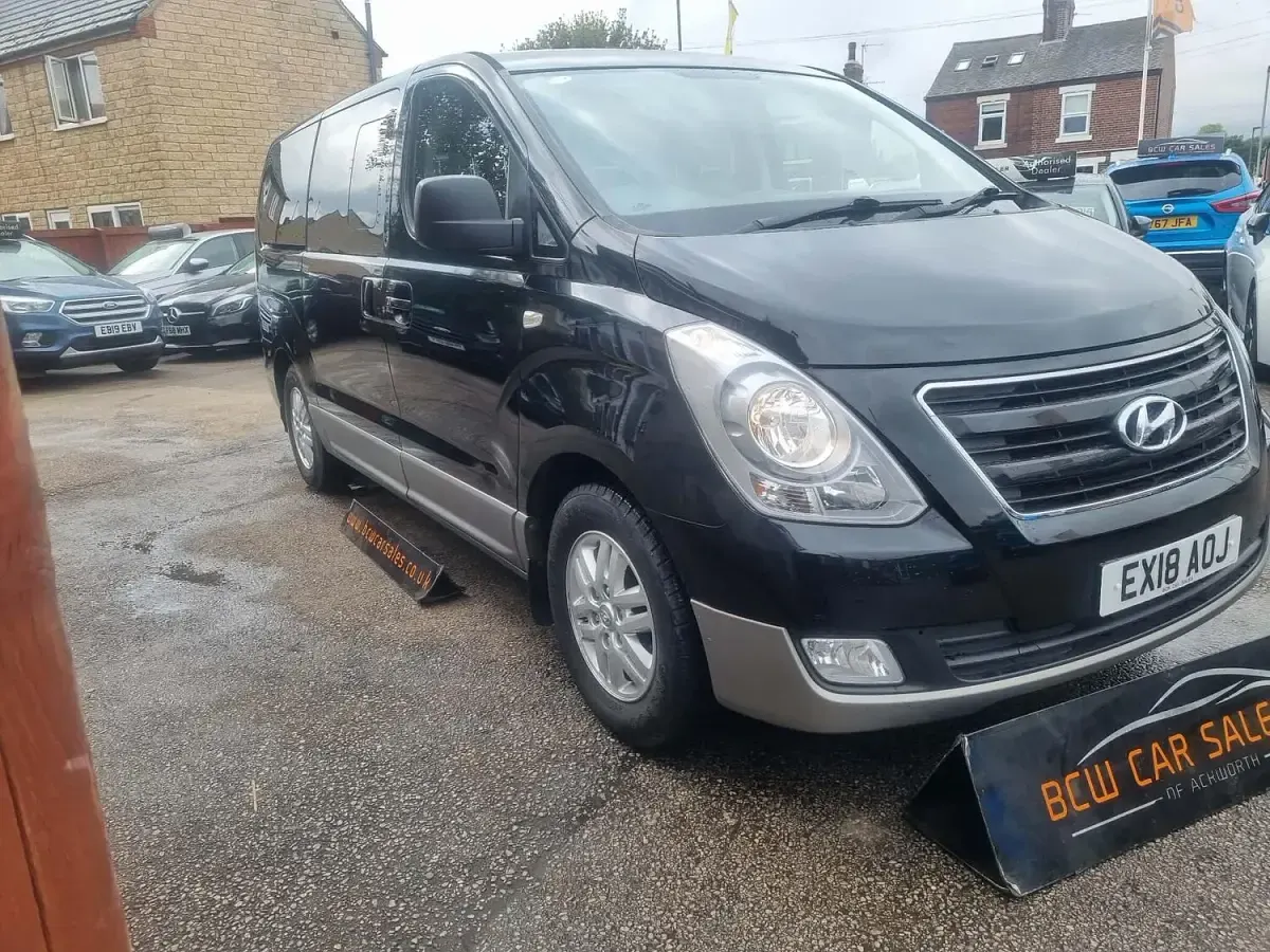 Used Hyundai I800 SE 134 HP (98 kW) 2018 Black MPV