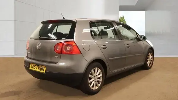 Begagnad VW Golf V Match 105 HK (77 kW) 2007 Grå Halvkombi