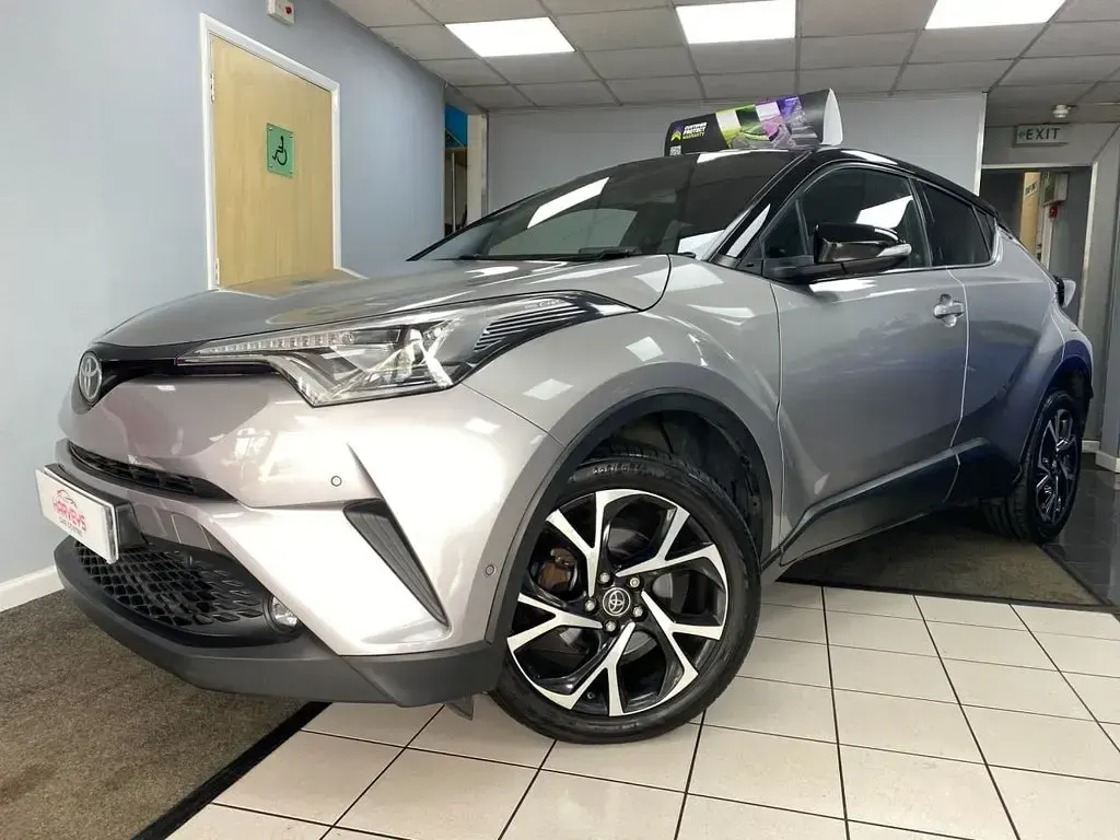 Used Toyota C-HR 116 HP (85 kW) 2017 Silver SUV