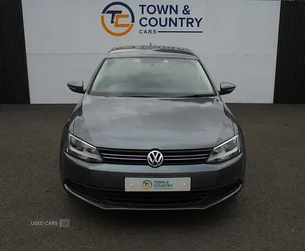 Usado VW Jetta SE 105 HP (77 kW) 2014 Cinzento Sedan