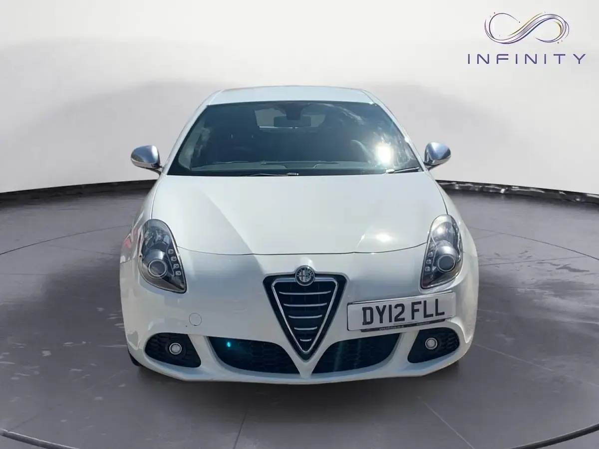 Used Alfa Romeo Giulietta Veloce 170 HP (125 kW) 2012 White Hatchback