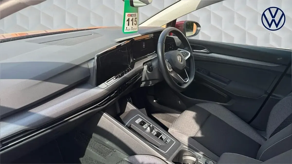 Second-hand VW Golf VIII Active 2022 Roșu Hatchback