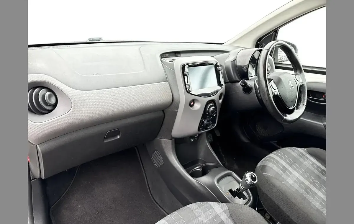 Używany Peugeot 108 Active 71 KM (52 kW) 2019 Biały Hatchback