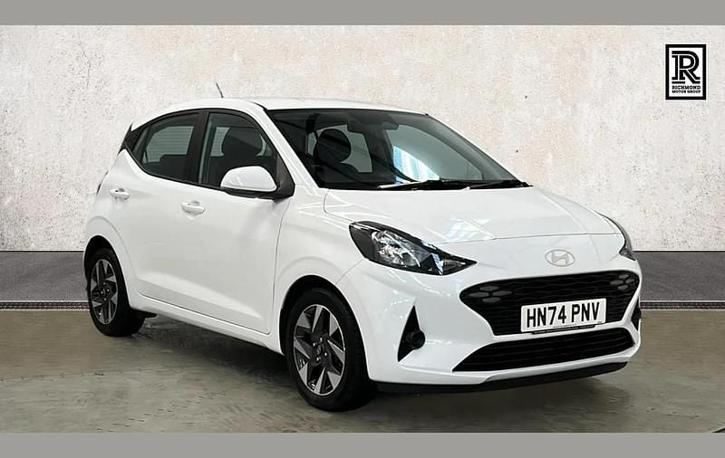 Used Hyundai i10 Advanced 62 HP (45 kW) 2024 White Hatchback