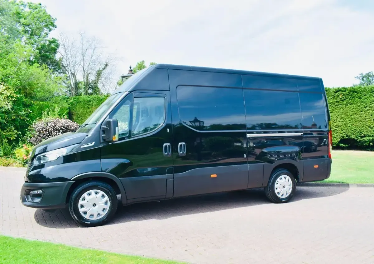 Used Iveco Daily 154 HP (113 kW) 2023 Black Van