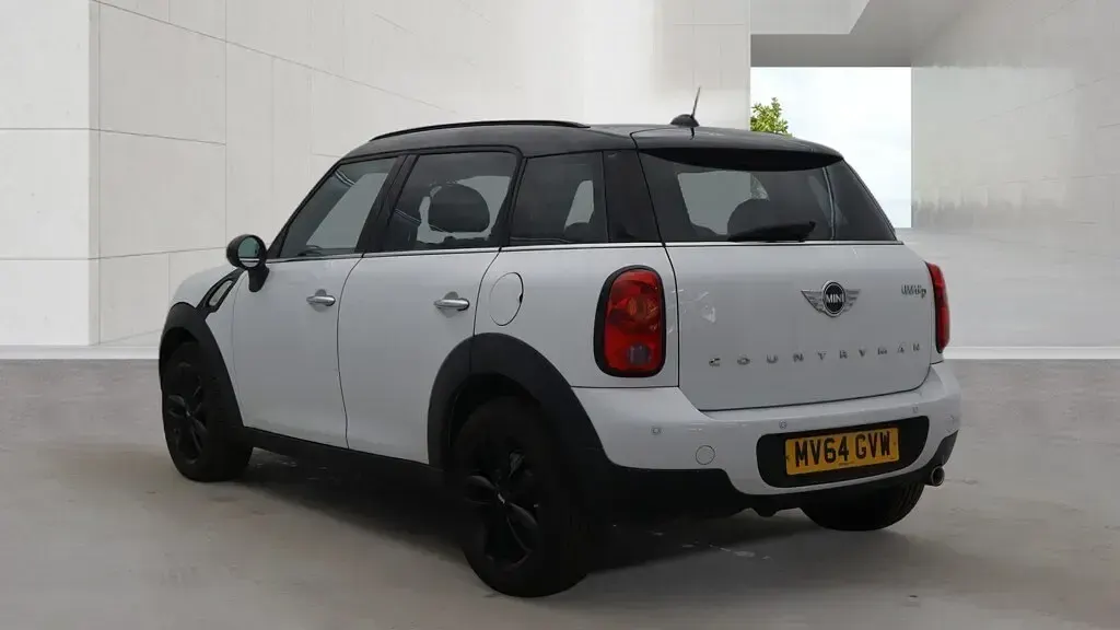 Used Mini Cooper D 2014 White Hatchback