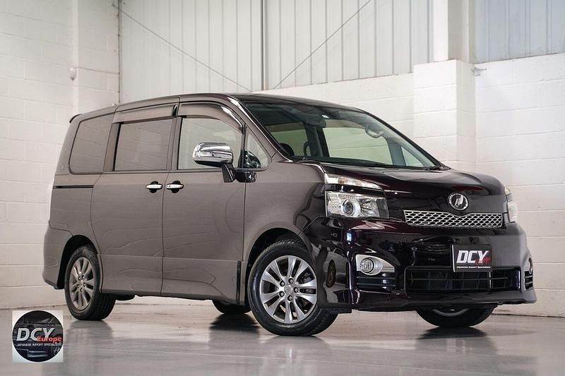 Black Used 2009 Toyota Noah MPV | £8,685 (Good price) - Image 1/4