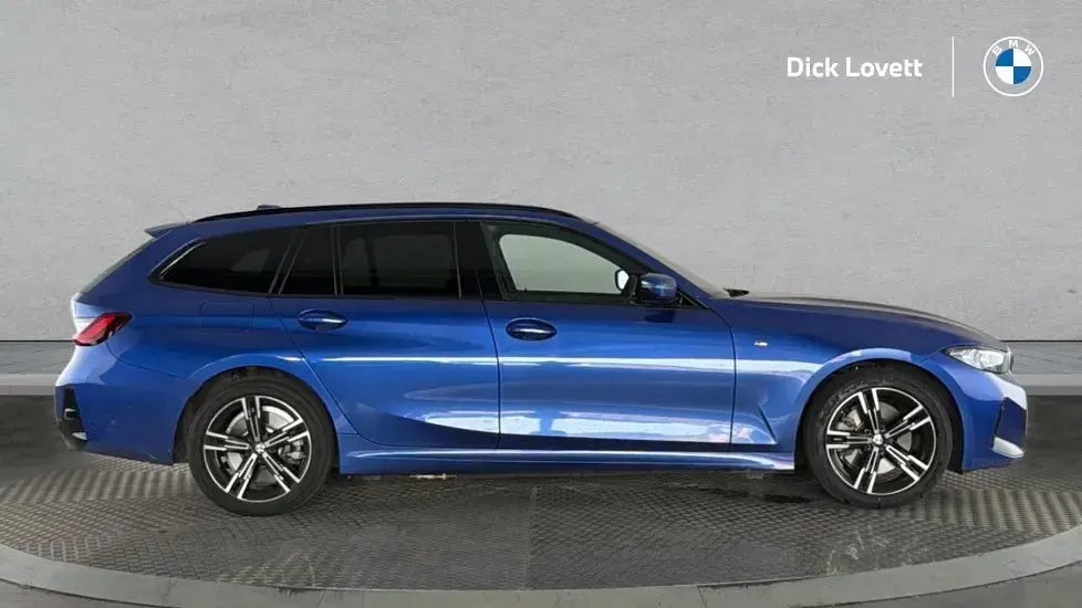 Used BMW 330 M Sport 288 HP (211 kW) 2025 Blue Estate
