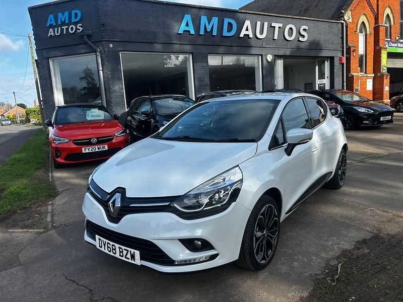 Used Renault Clio IV Iconic 90 HP (66 kW) 2018 White Hatchback