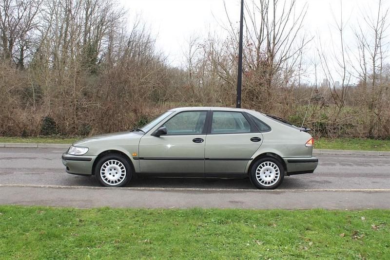 Begagnad Saab 9-3 1998 Grön Halvkombi