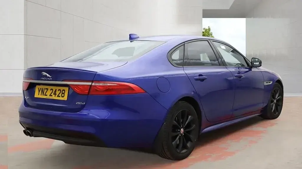 Used Jaguar XF R-Sport 180 HP (132 kW) 2018 Blue Sedan