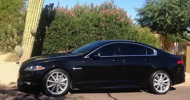 Usado Jaguar XF SE 2012 Preto Sedan