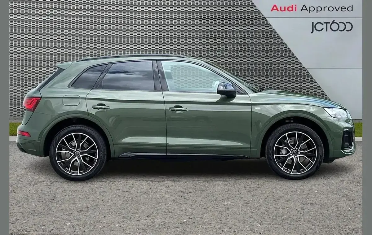 Used Audi Q5 Black Edition 200 HP (147 kW) 2024 Green SUV