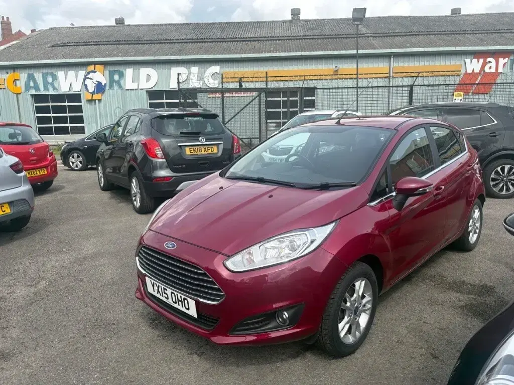 Used Ford Fiesta Zetec 82 HP (60 kW) 2015 Red Hatchback