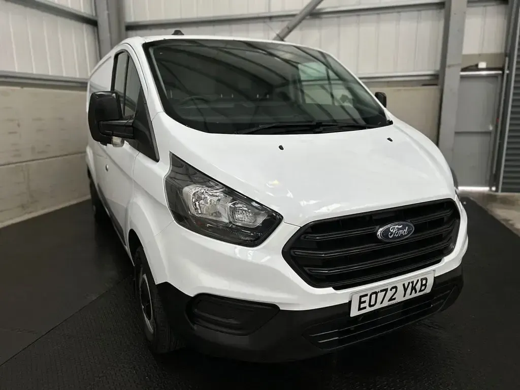 Used Ford Transit Custom 105 HP (77 kW) 2022 White Van