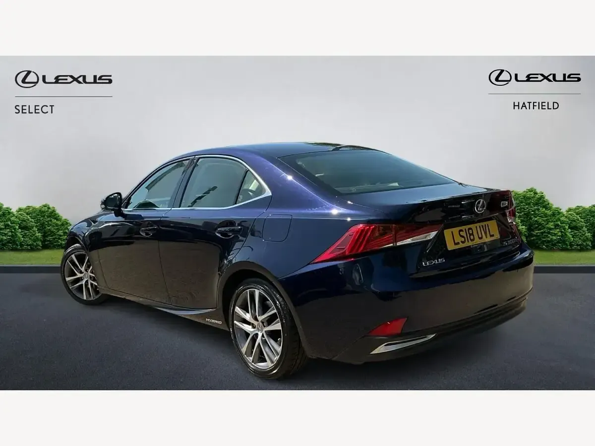 Used Lexus IS300h 223 HP (164 kW) 2018 Blue Sedan