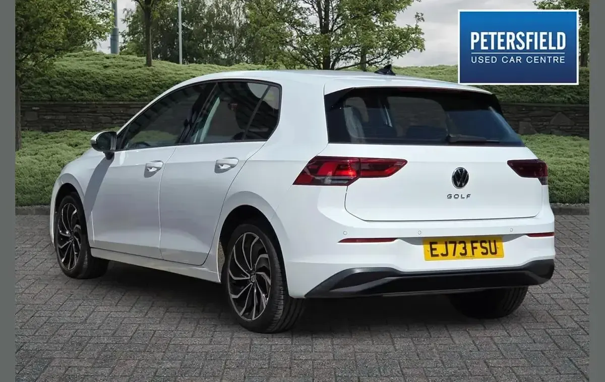 Used VW Golf VIII Life 147 HP (108 kW) 2023 White Hatchback