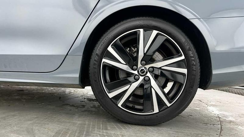 Used Volvo V90 R-Design 197 HP (144 kW) 2022 Thunder grey Estate