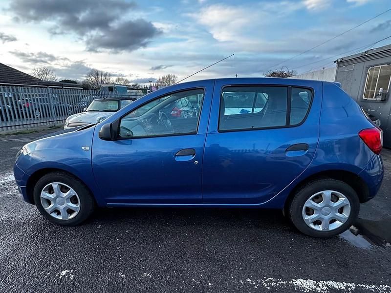 Used Dacia Sandero Ambiance 75 HP (55 kW) 2014 Blue Hatchback