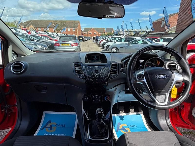 Used Ford Fiesta Zetec 82 HP (60 kW) 2013 Red Hatchback