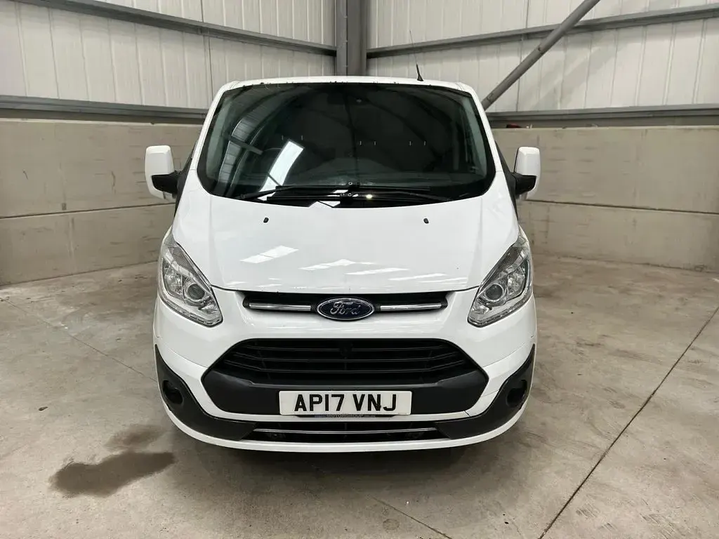 Used Ford Transit Custom Limited 130 HP (95 kW) 2017 White Van