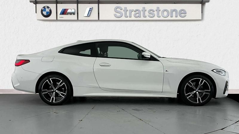 Begagnad BMW 420 M Sport 181 HK (133 kW) 2022 Vit Sportkupé