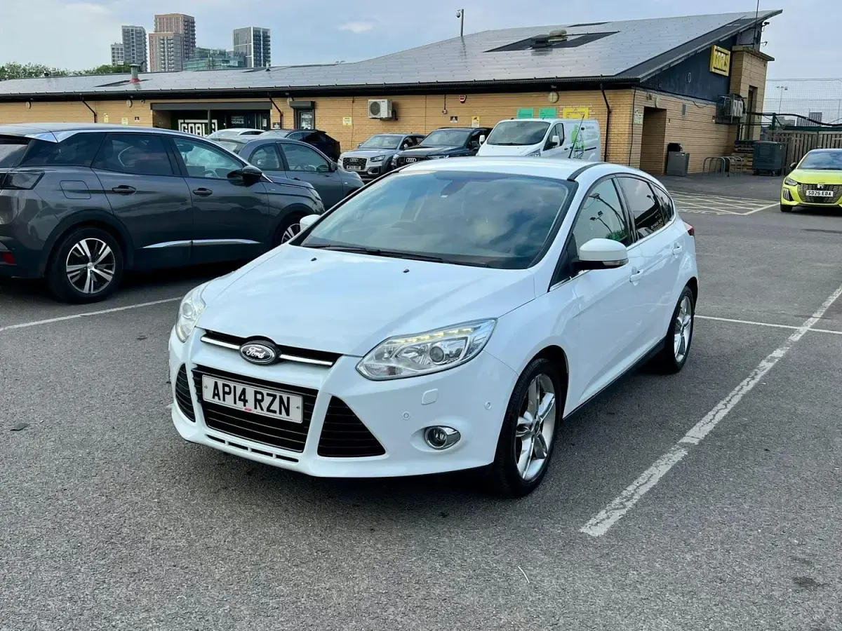 Gebraucht Ford Focus Titanium X 125 PS (91 kW) 2014 Weiß Kleinwagen