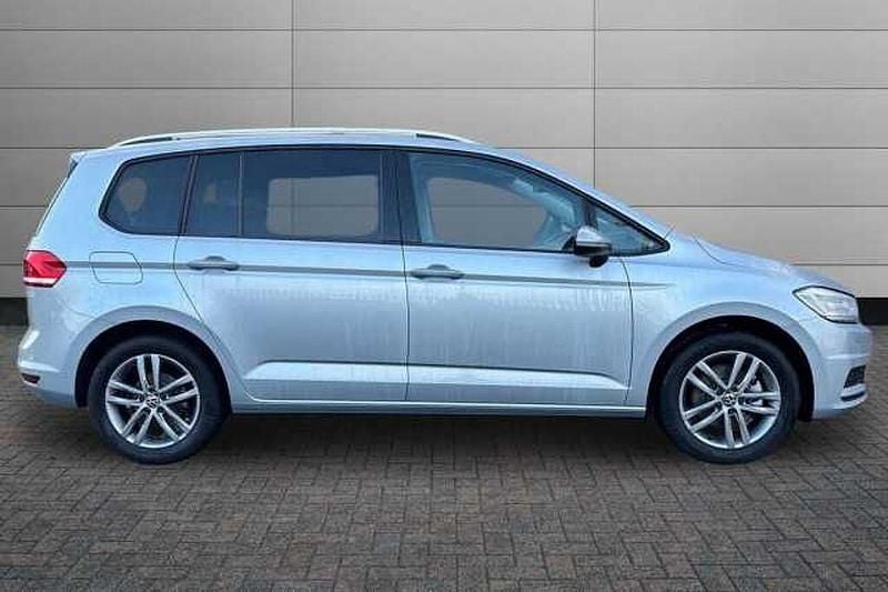 Used VW Touran Match 150 HP (110 kW) 2025 Silver MPV