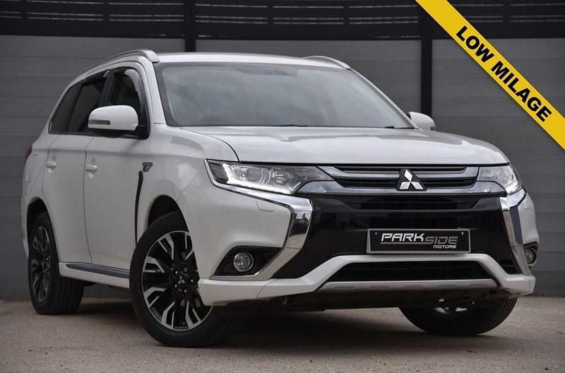 Used Mitsubishi Outlander P-HEV 200 HP (147 kW) 2017 White SUV