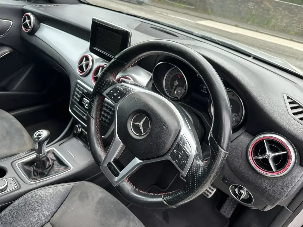 Begagnad Mercedes CLA180 AMG 122 HK (89 kW) 2013 Silver Sedan