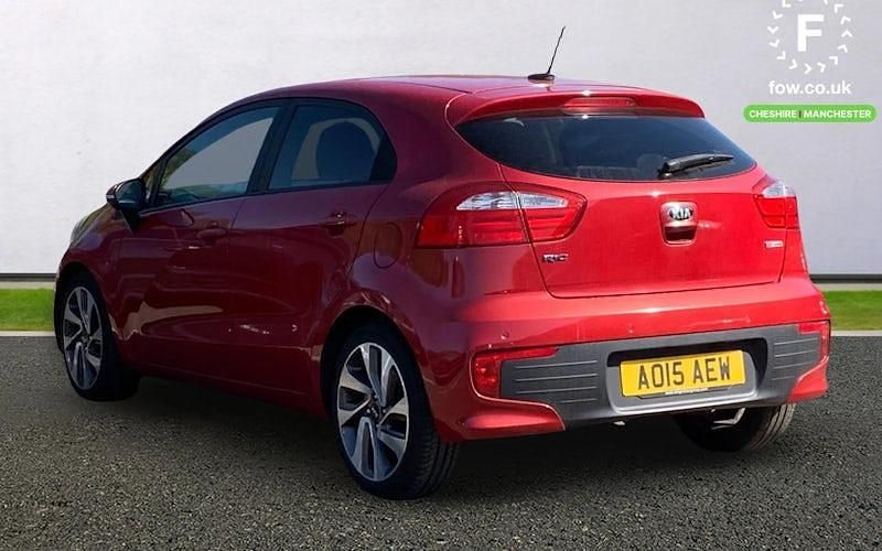 Begagnad Kia Rio 90 HK (66 kW) 2015 Röd Halvkombi