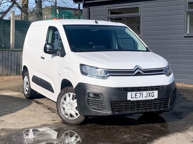 Used Citroën Berlingo 100 HP (73 kW) 2022 White MPV