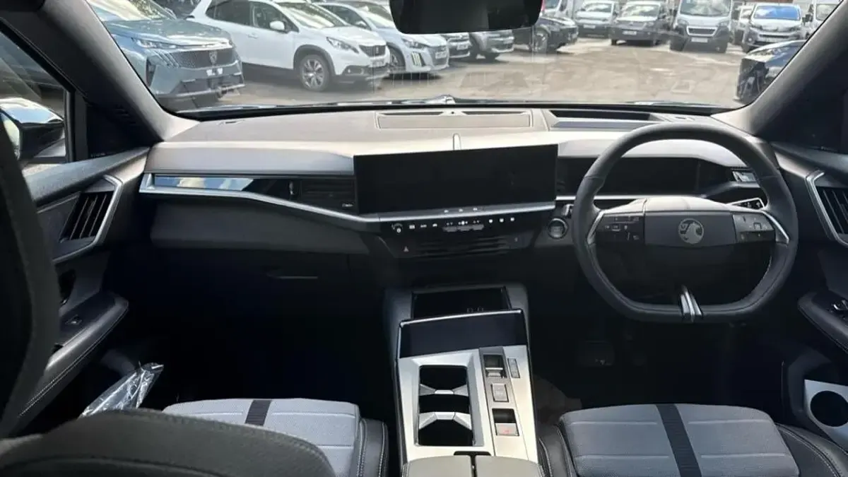 Used Vauxhall Grandland X Ultimate 134 HP (98 kW) 2025 Blue SUV