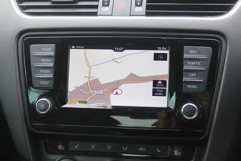 Begagnad Skoda Octavia vRS 2014 Röd Halvkombi