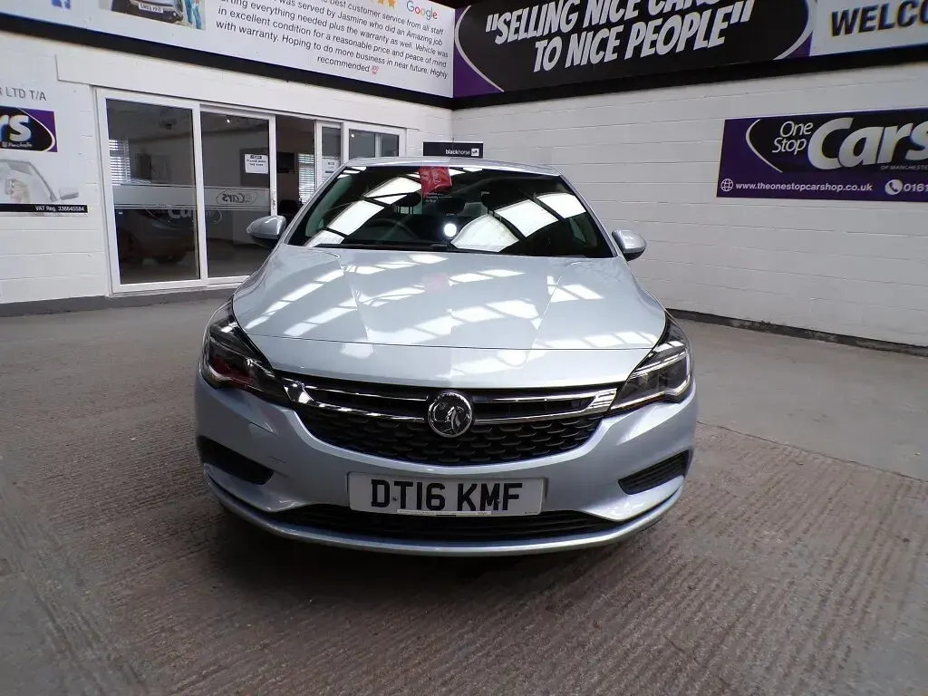 Used Vauxhall Astra Design Edition 100 HP (73 kW) 2016 Silver Hatchback