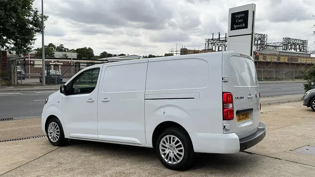Used Vauxhall Vivaro 100 HP (73 kW) 2023 White MPV