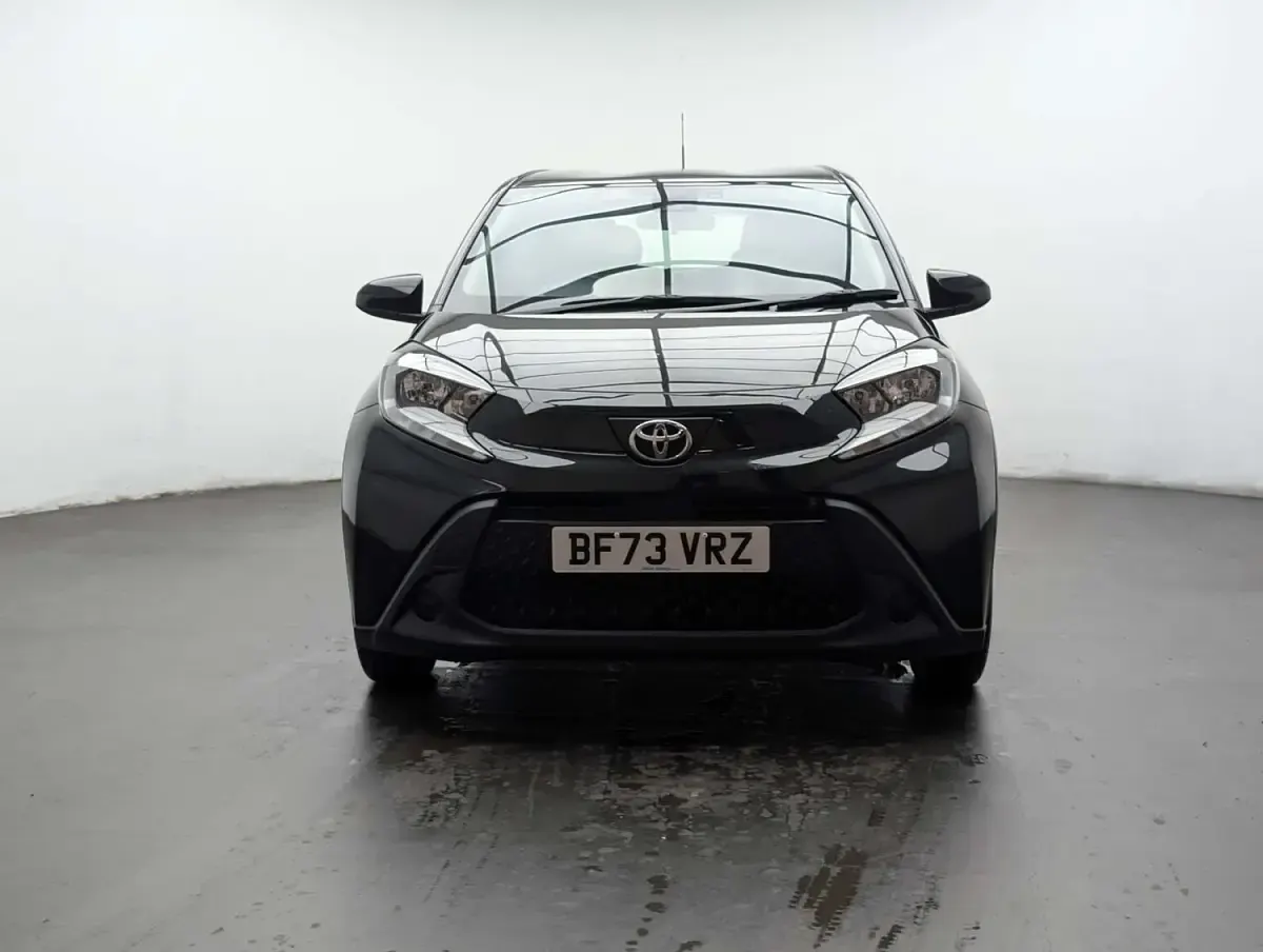 Used Toyota Aygo X X-pure 72 HP (52 kW) 2023 Black SUV