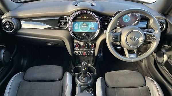 Used Mini Cooper Hatch 134 HP (98 kW) 2024 White Hatchback