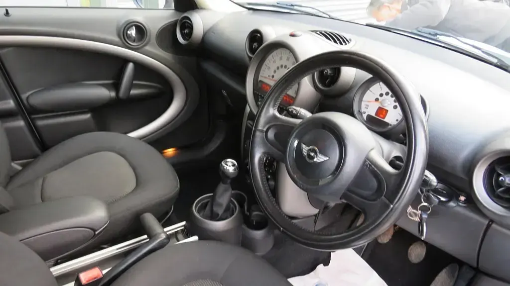 Used Mini One D 90 HP (66 kW) 2011 White Hatchback