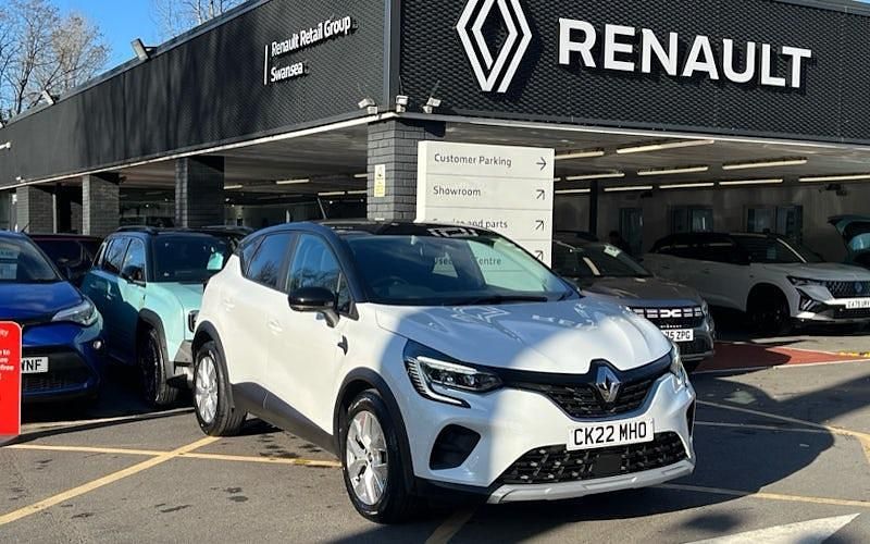 Metallic arctic white Used 2022 Renault Captur Iconic SUV | £12,156 (Good price) - Image 1/4