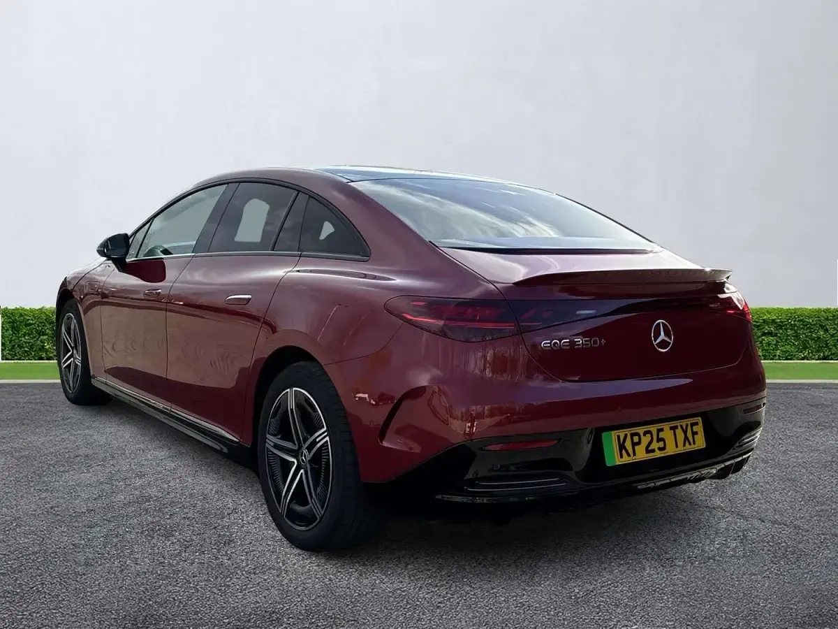 Usado Mercedes EQE350 AMG line 214 kW (292 HP) 2025 Vermelho Sedan