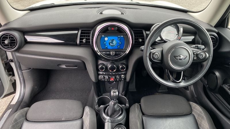 Used Mini Cooper D Hatch 114 HP (83 kW) 2018 Silver Hatchback